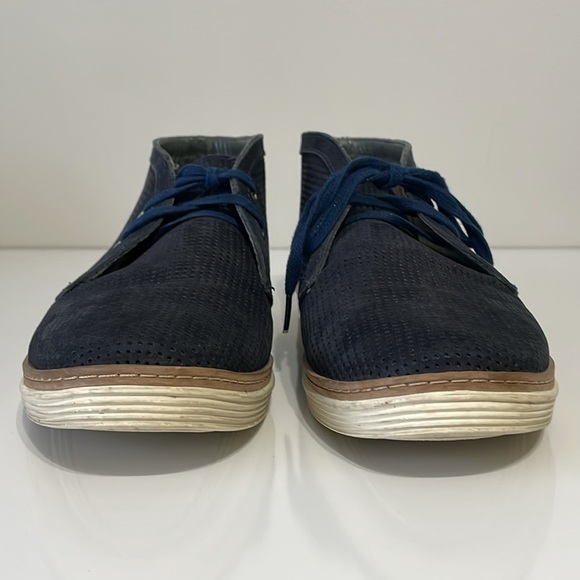 Donald Pliner Men's Size 10 Timm Chukka‎ Navy Blue Suede Lace Up Casual Boot - Picture 3 of 9